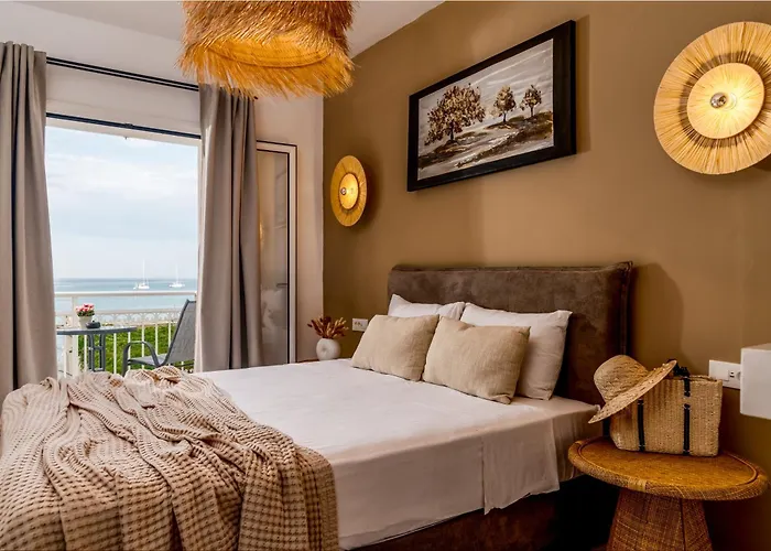 C'Est La Vie - Beachfront Accommodation